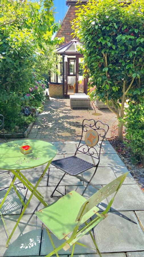 Beautiful Bexhill Cottage With Garden 3 Mins Walk To Beach Exterior photo